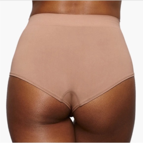 NWT SKIMS soft smoothing seamless boy short - Picture 2 of 8